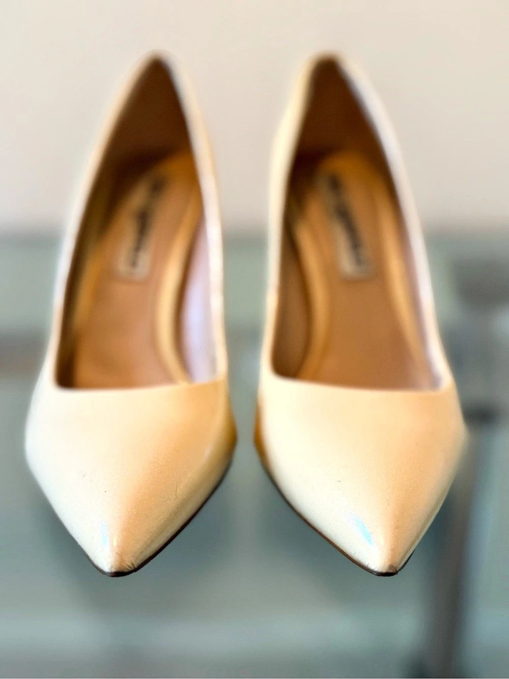Karl Lagerfeld Pointed Toe Heels in Cream Size 7.5